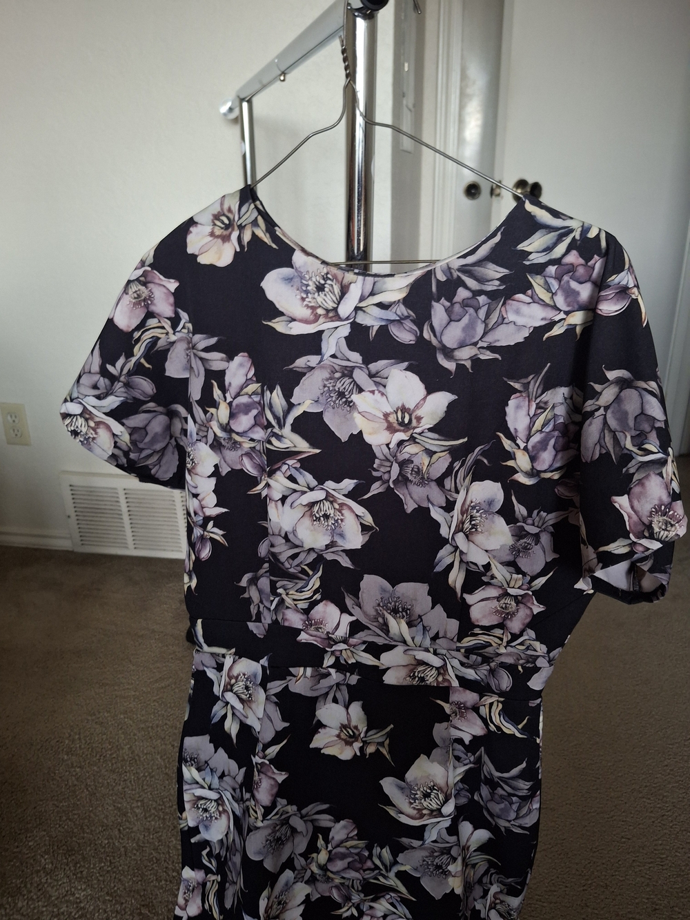 Floral Fit-and-Flare Women's Dress in Black and Lilac - Picture 6 of 10